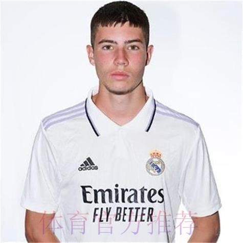 齐达内小儿子埃利亚兹本周在跟随皇马一队训练 齐达内小儿子埃利亚兹本周在跟随皇马一队训练